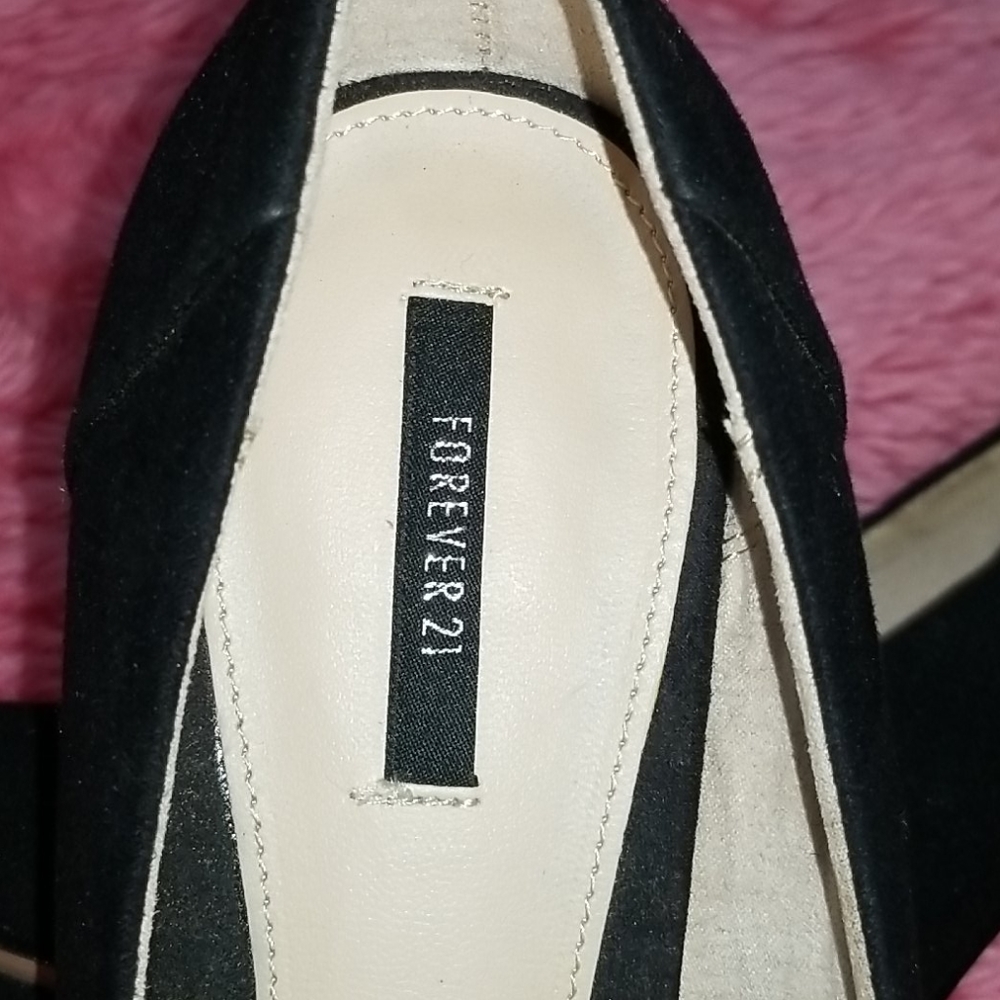 Shoes - Picture 2 of 7